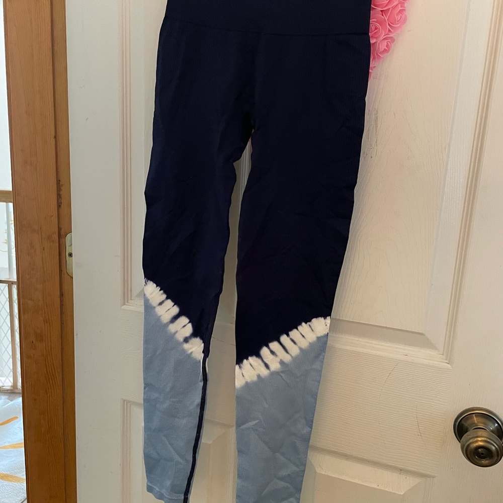 NWT Victoria’s Secret PINK Cool and Comfy Navy and Light Blue Leggings